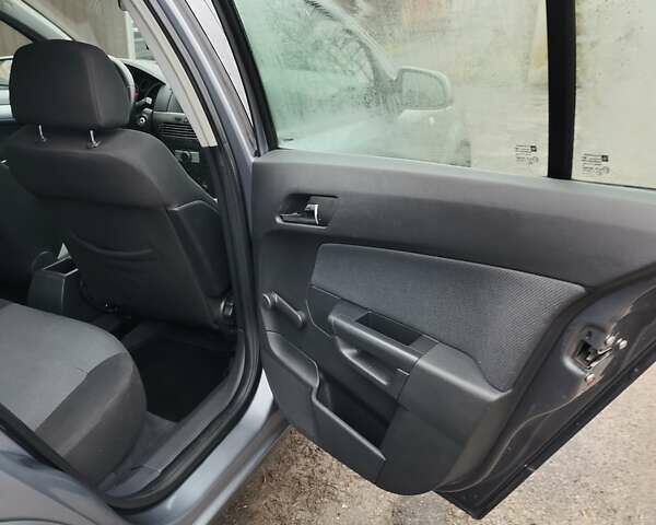 Серый Опель Астра, объемом двигателя 1.6 л и пробегом 217 тыс. км за 4900 $, фото 9 на Automoto.ua