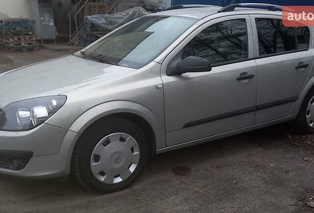 Серый Опель Астра, объемом двигателя 1.6 л и пробегом 330 тыс. км за 4800 $, фото 3 на Automoto.ua