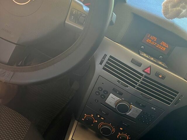 Серый Опель Астра, объемом двигателя 1.6 л и пробегом 209 тыс. км за 4500 $, фото 10 на Automoto.ua