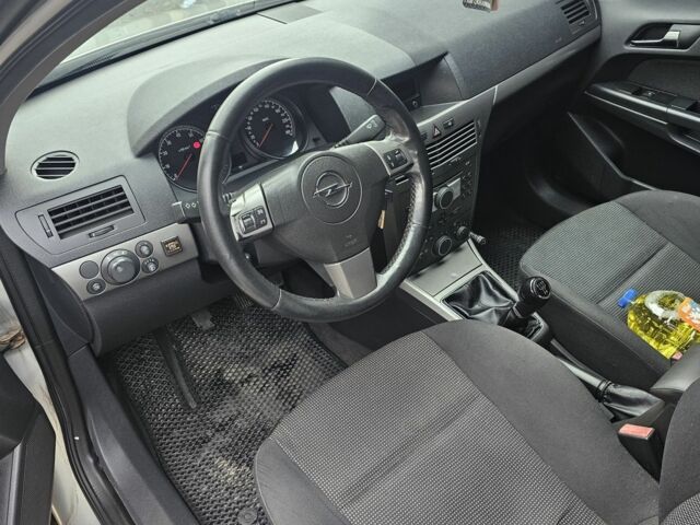 Сірий Опель Астра, об'ємом двигуна 1.4 л та пробігом 181 тис. км за 3600 $, фото 4 на Automoto.ua