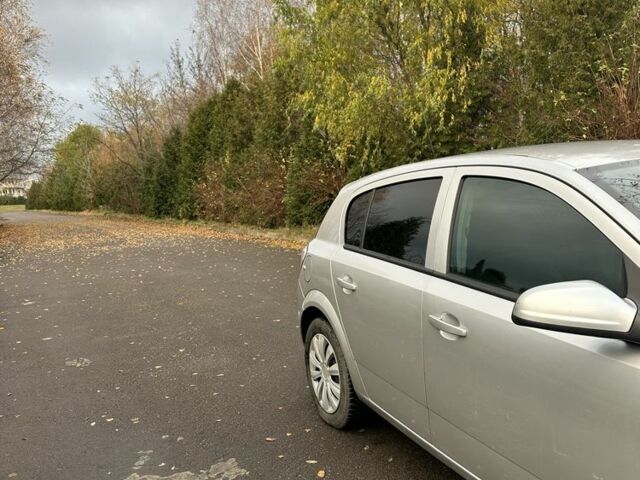 Серый Опель Астра, объемом двигателя 1.7 л и пробегом 324 тыс. км за 2350 $, фото 2 на Automoto.ua