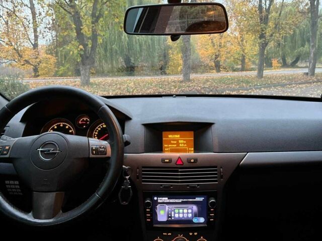 Серый Опель Астра, объемом двигателя 1.6 л и пробегом 248 тыс. км за 4600 $, фото 10 на Automoto.ua