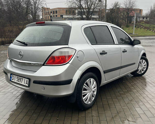 Серый Опель Астра, объемом двигателя 1.6 л и пробегом 140 тыс. км за 3899 $, фото 6 на Automoto.ua