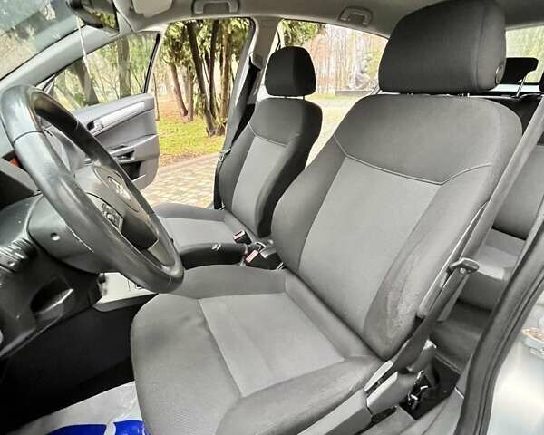 Серый Опель Астра, объемом двигателя 1.6 л и пробегом 160 тыс. км за 4999 $, фото 30 на Automoto.ua