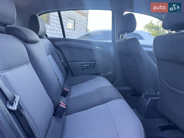 Серый Опель Астра, объемом двигателя 1.6 л и пробегом 220 тыс. км за 5350 $, фото 47 на Automoto.ua