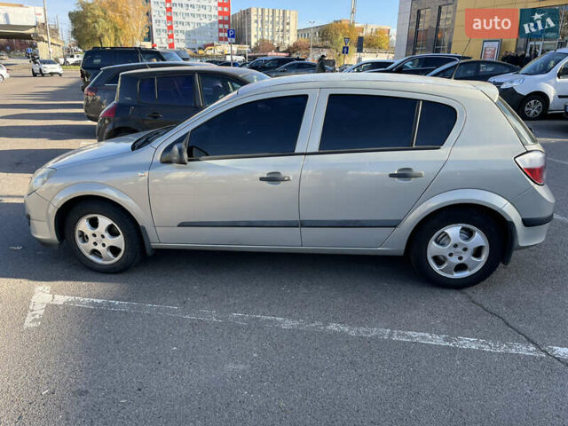 Серый Опель Астра, объемом двигателя 1.6 л и пробегом 236 тыс. км за 3900 $, фото 2 на Automoto.ua