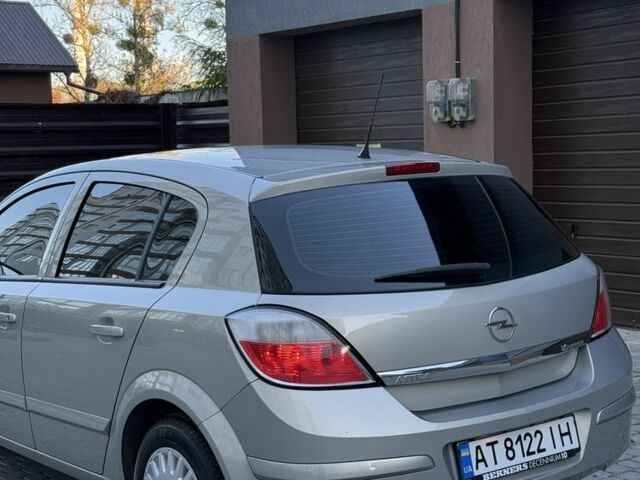 Серый Опель Астра, объемом двигателя 1.6 л и пробегом 287 тыс. км за 4700 $, фото 3 на Automoto.ua