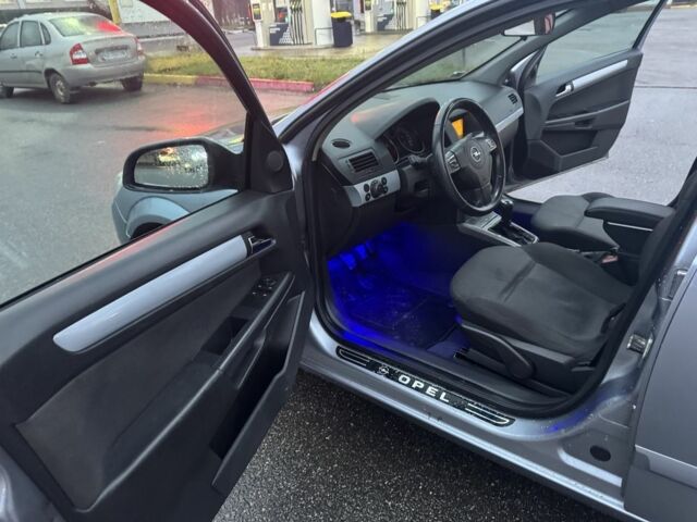 Серый Опель Астра, объемом двигателя 1.7 л и пробегом 327 тыс. км за 2450 $, фото 10 на Automoto.ua