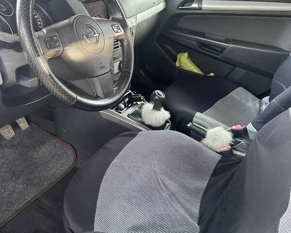 Серый Опель Астра, объемом двигателя 1.69 л и пробегом 150 тыс. км за 6500 $, фото 27 на Automoto.ua