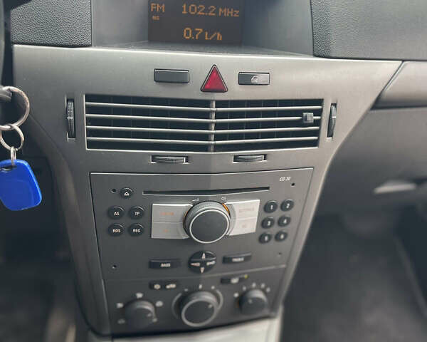 Серый Опель Астра, объемом двигателя 1.6 л и пробегом 140 тыс. км за 3899 $, фото 20 на Automoto.ua