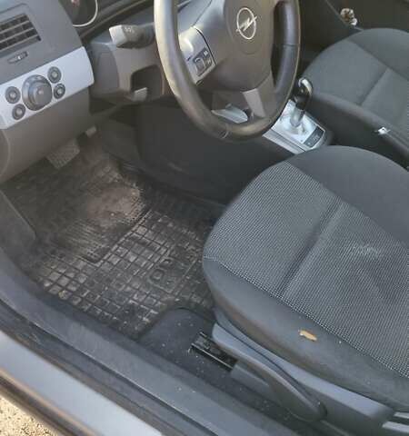 Опель Астра 2006 в Киеве на Automoto.ua Серый Опель Астра, объемом двигателя 1.6 л и пробегом 280 тыс. км за 4200 $, фото 34 на Automoto.ua