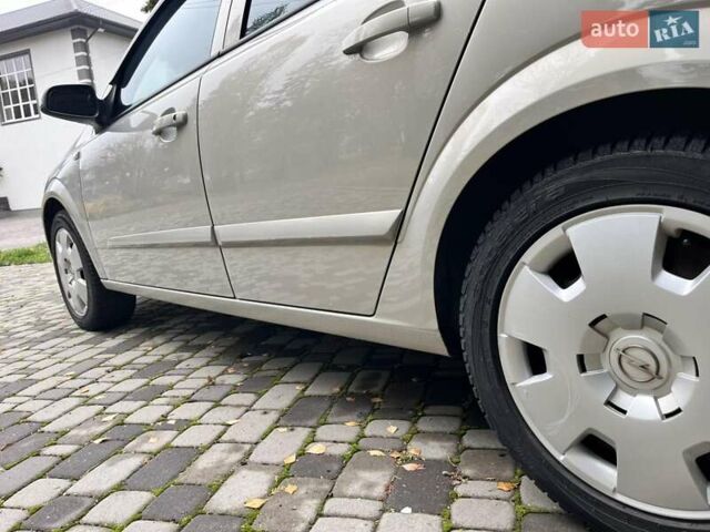 Серый Опель Астра, объемом двигателя 1.6 л и пробегом 160 тыс. км за 4999 $, фото 24 на Automoto.ua