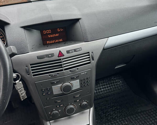 Серый Опель Астра, объемом двигателя 1.2 л и пробегом 274 тыс. км за 3399 $, фото 18 на Automoto.ua