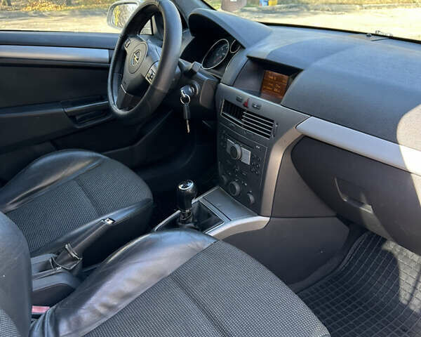 Опель Астра 2006 в Запорожье на Automoto.ua Серый Опель Астра, объемом двигателя 1.69 л и пробегом 271 тыс. км за 3750 $, фото 8 на Automoto.ua