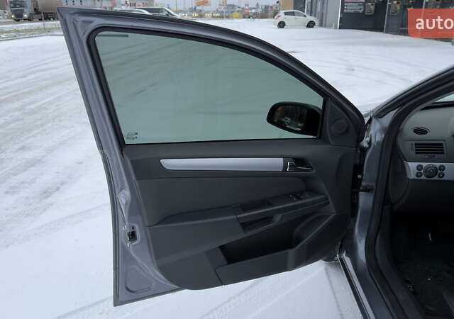 Сірий Опель Астра, об'ємом двигуна 1.8 л та пробігом 140 тис. км за 6200 $, фото 31 на Automoto.ua