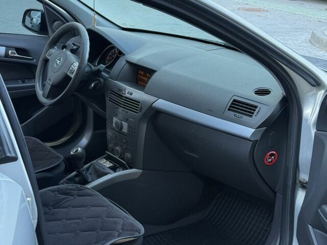 Серый Опель Астра, объемом двигателя 1.6 л и пробегом 287 тыс. км за 4700 $, фото 6 на Automoto.ua