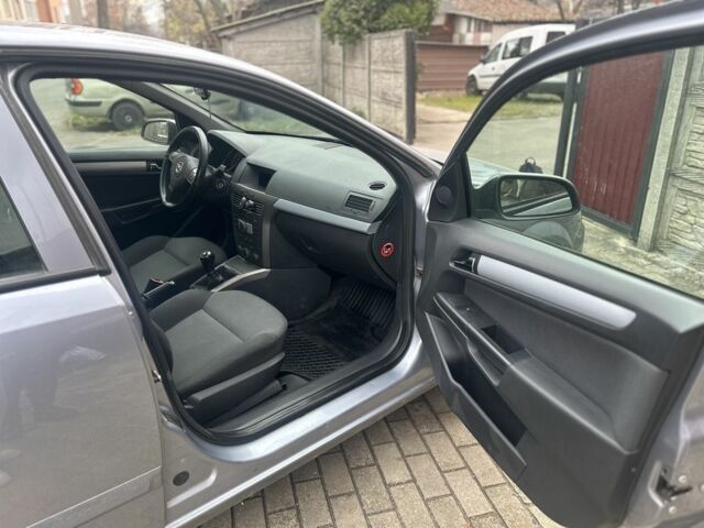 Серый Опель Астра, объемом двигателя 1.6 л и пробегом 211 тыс. км за 4500 $, фото 5 на Automoto.ua