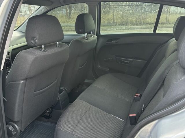 Серый Опель Астра, объемом двигателя 1.4 л и пробегом 303 тыс. км за 3999 $, фото 8 на Automoto.ua