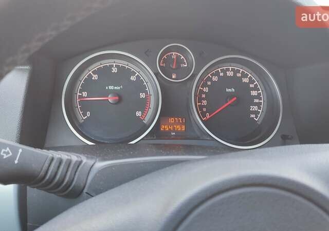 Серый Опель Астра, объемом двигателя 1.91 л и пробегом 254 тыс. км за 4900 $, фото 16 на Automoto.ua