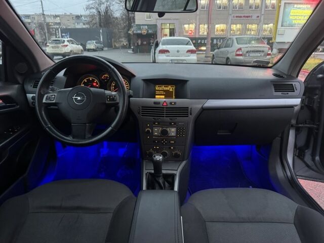 Серый Опель Астра, объемом двигателя 1.7 л и пробегом 327 тыс. км за 2450 $, фото 9 на Automoto.ua