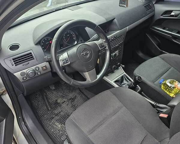 Сірий Опель Астра, об'ємом двигуна 1.4 л та пробігом 181 тис. км за 3600 $, фото 6 на Automoto.ua