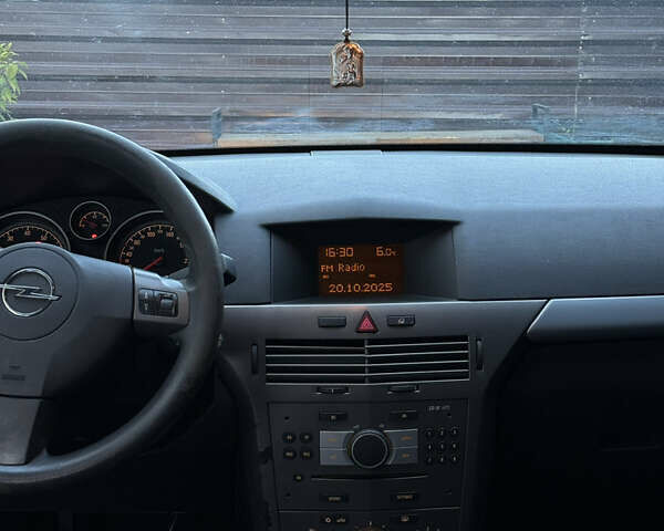 Серый Опель Астра, объемом двигателя 1.6 л и пробегом 287 тыс. км за 4700 $, фото 19 на Automoto.ua