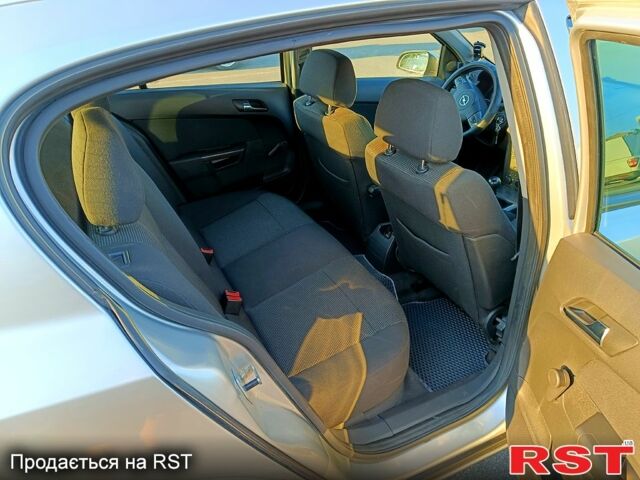 Серый Опель Астра, объемом двигателя 1.6 л и пробегом 117 тыс. км за 5000 $, фото 7 на Automoto.ua