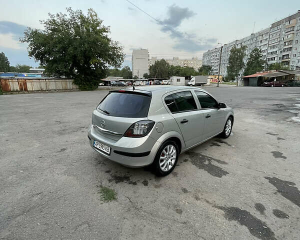 Серый Опель Астра, объемом двигателя 1.4 л и пробегом 332 тыс. км за 3850 $, фото 4 на Automoto.ua