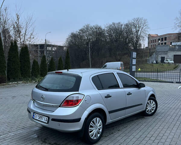 Серый Опель Астра, объемом двигателя 1.6 л и пробегом 140 тыс. км за 3450 $, фото 4 на Automoto.ua