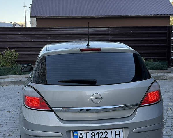 Серый Опель Астра, объемом двигателя 1.6 л и пробегом 287 тыс. км за 4700 $, фото 7 на Automoto.ua