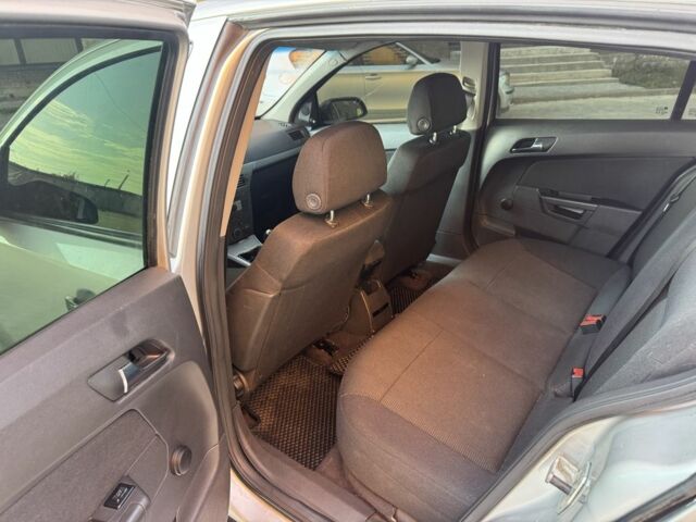 Опель Астра 2006 в Нетешине на Automoto.ua Серый Опель Астра, объемом двигателя 1.6 л и пробегом 140 тыс. км за 3799 $, фото 6 на Automoto.ua