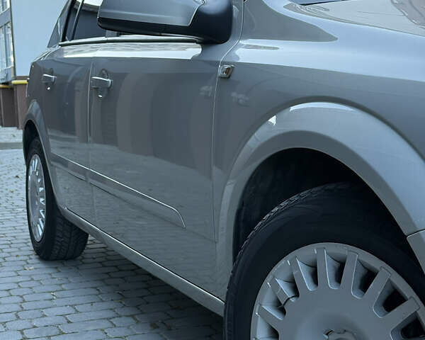 Серый Опель Астра, объемом двигателя 1.6 л и пробегом 287 тыс. км за 4700 $, фото 3 на Automoto.ua