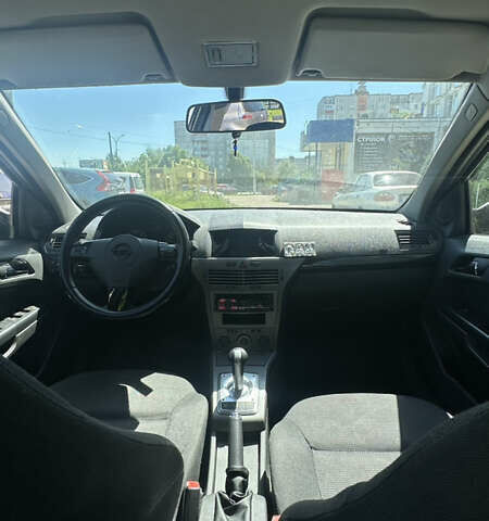 Серый Опель Астра, объемом двигателя 1.6 л и пробегом 296 тыс. км за 3850 $, фото 6 на Automoto.ua