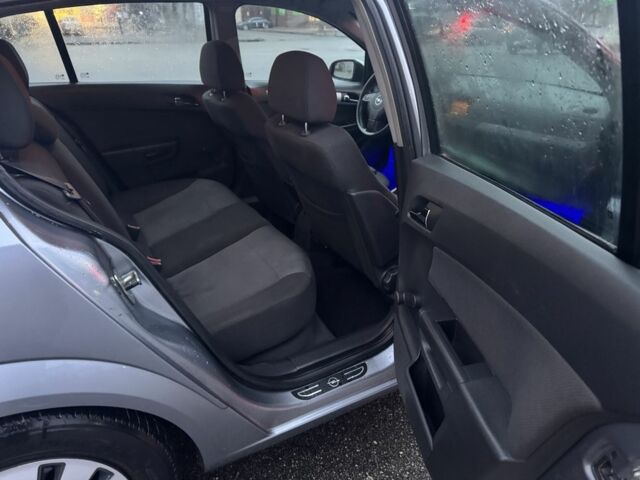 Серый Опель Астра, объемом двигателя 1.7 л и пробегом 327 тыс. км за 2450 $, фото 12 на Automoto.ua