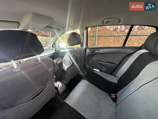 Серый Опель Астра, объемом двигателя 1.69 л и пробегом 150 тыс. км за 6500 $, фото 13 на Automoto.ua