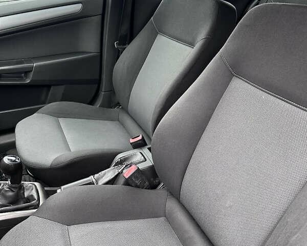 Серый Опель Астра, объемом двигателя 1.2 л и пробегом 274 тыс. км за 3399 $, фото 20 на Automoto.ua