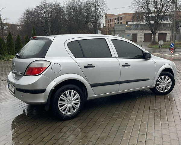 Серый Опель Астра, объемом двигателя 1.6 л и пробегом 140 тыс. км за 3899 $, фото 7 на Automoto.ua