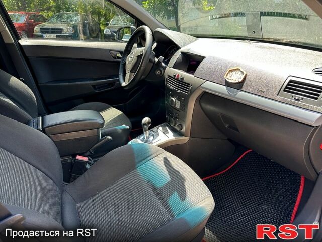 Серый Опель Астра, объемом двигателя 1.6 л и пробегом 210 тыс. км за 5500 $, фото 4 на Automoto.ua