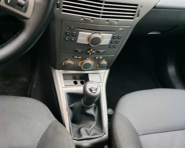 Серый Опель Астра, объемом двигателя 1.6 л и пробегом 217 тыс. км за 4900 $, фото 13 на Automoto.ua