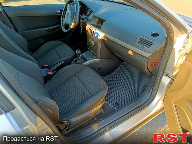 Серый Опель Астра, объемом двигателя 1.6 л и пробегом 117 тыс. км за 5000 $, фото 6 на Automoto.ua