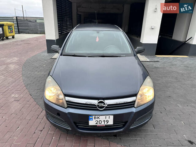 Серый Опель Астра, объемом двигателя 1.2 л и пробегом 274 тыс. км за 3399 $, фото 3 на Automoto.ua