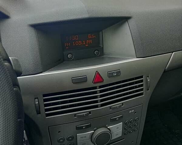 Сірий Опель Астра, об'ємом двигуна 1.4 л та пробігом 410 тис. км за 4000 $, фото 4 на Automoto.ua