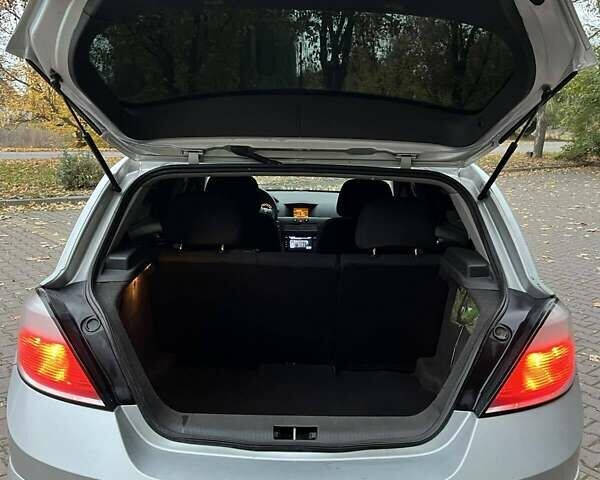 Серый Опель Астра, объемом двигателя 1.6 л и пробегом 248 тыс. км за 4400 $, фото 11 на Automoto.ua