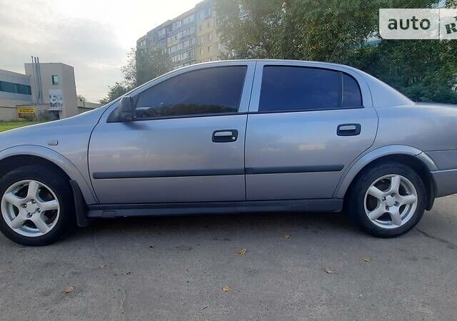 Серый Опель Астра, объемом двигателя 1.4 л и пробегом 280 тыс. км за 4000 $, фото 5 на Automoto.ua