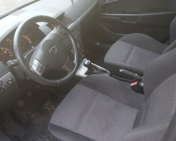 Серый Опель Астра, объемом двигателя 1.6 л и пробегом 330 тыс. км за 4800 $, фото 16 на Automoto.ua