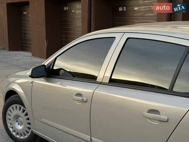 Серый Опель Астра, объемом двигателя 1.6 л и пробегом 289 тыс. км за 4500 $, фото 8 на Automoto.ua