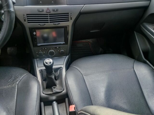 Серый Опель Астра, объемом двигателя 1.6 л и пробегом 213 тыс. км за 5000 $, фото 4 на Automoto.ua