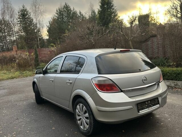 Серый Опель Астра, объемом двигателя 1.7 л и пробегом 324 тыс. км за 2350 $, фото 4 на Automoto.ua