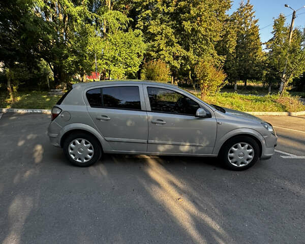 Серый Опель Астра, объемом двигателя 1.36 л и пробегом 211 тыс. км за 4200 $, фото 10 на Automoto.ua