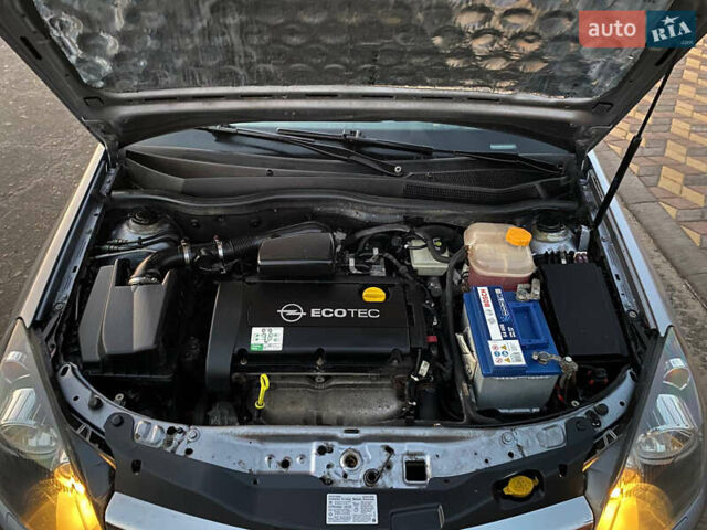 Серый Опель Астра, объемом двигателя 1.6 л и пробегом 145 тыс. км за 5200 $, фото 44 на Automoto.ua